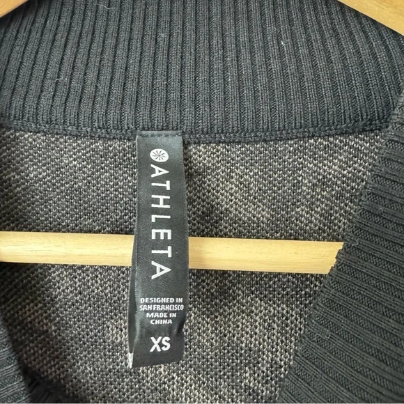 Athleta Women's Textured Jacquard Crew Neck Wool Blend Sweater Size XS - Picture 2 of 7